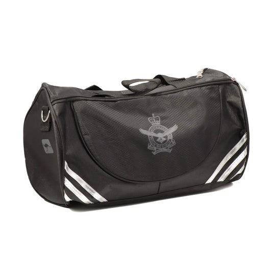 Made from durable 600D polyester weave, this tough roll-style gym bag is perfect for carrying all of your workout essentials. With a removable strap and convenient slip pockets on the front and side, it's easy to take with you wherever you go. Keep your gym gear organized and accessible with this must-have bag! www.moralepatches.com.au