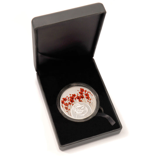 The A STRIKING MEDALLION is a beautiful commemorative piece that would make a wonderful addition to any collection. It features stunning artwork by Australian artist Naomi Crowther, showcasing vibrant poppies from a moving painting. This medallion is a truly moving and special piece. www.moralepatches.com.au