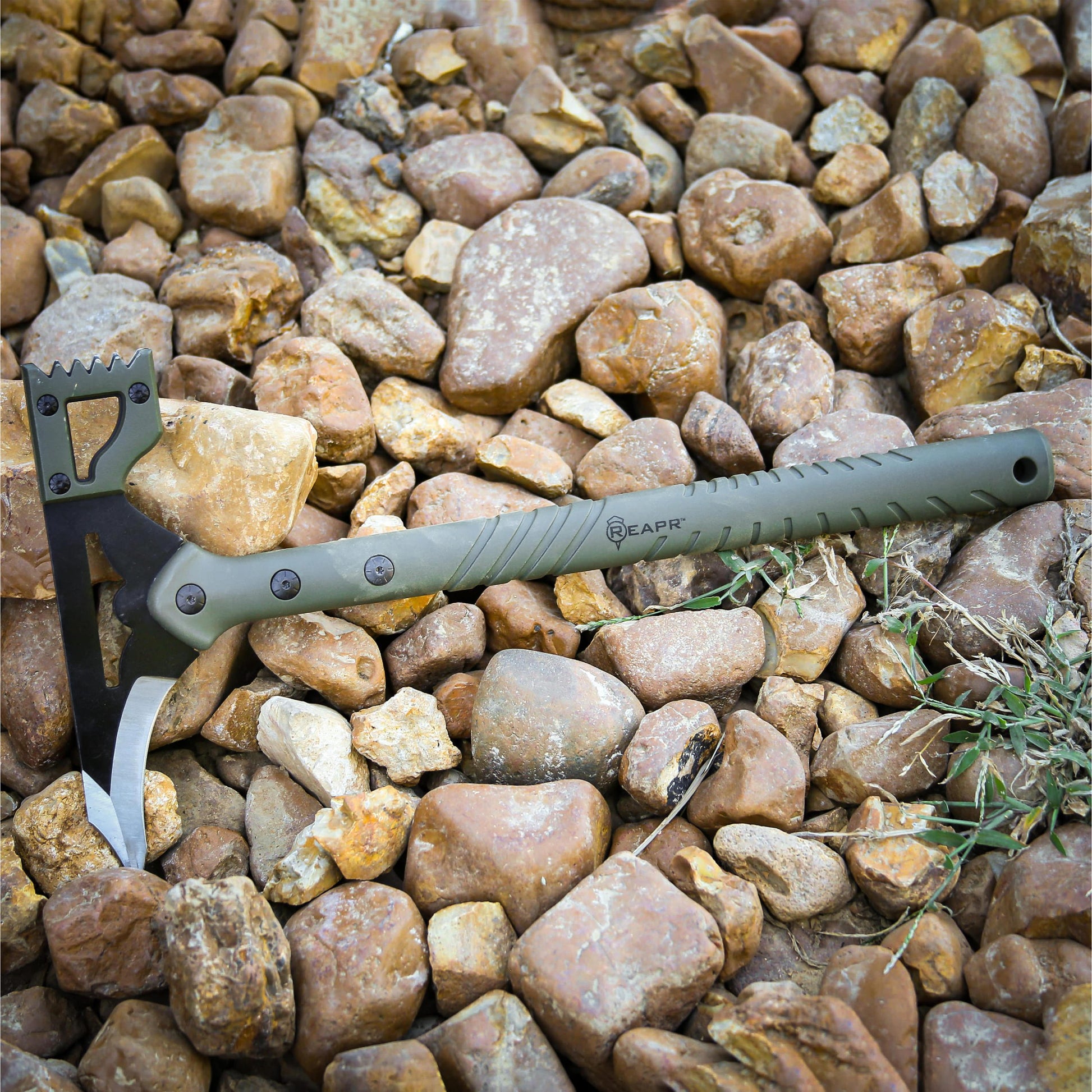 Channel your inner  warrior  with  the  superbly crafted Reapr Battle Hammer. The head features a destructive deep-milled  hammer face that will  demolish  and pummel with ferocious efficiency as well as a sharp spiked blade for extreme  piercing. www.moralepatches.com.au