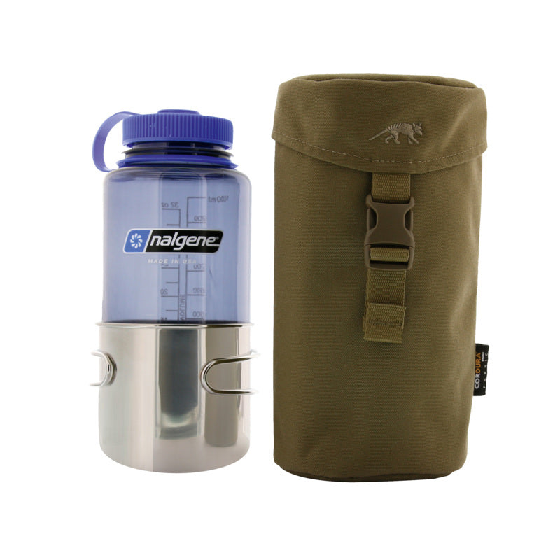 This versatile bottle holder is specifically designed to securely hold a 1 liter drinking bottle. Its measurements of 11 x 11 x 22 cm make it the perfect size for carrying on the go. The lid is conveniently locked with a quick-release buckle, and the holder also features 5mm of insulating foam to keep your drinks at the perfect temperature. www.moralepatches.com.au