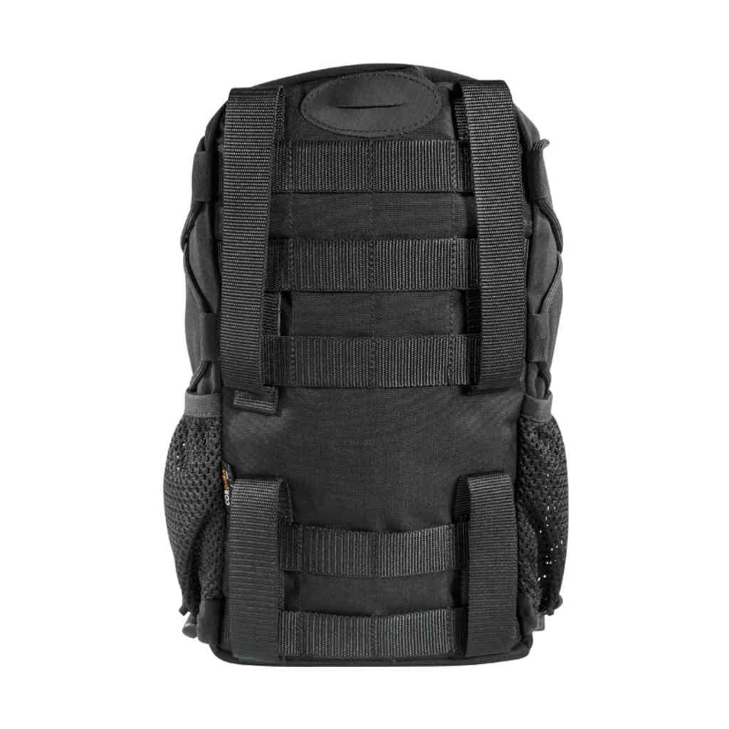 The functional interior layout of the main compartment has Molle hook-and-loop and bungee cord can be used, for example, for medical equipment. The pouch also has side pockets made of mesh fabric, e.g. for magazines, and Molle hook-and-loop on the front. The entire system can be compressed with bungee cord. The pouch is also equipped with a drinking system preparation and the corresponding tube exit. www.moralepatches.com.au