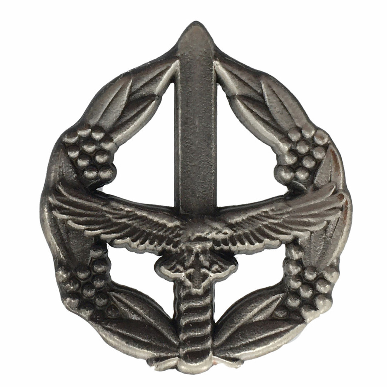 The Air Force Ground Combat Badge recognises service by Permanent or Reserve Air Force members whose deployed role in a ‘warlike’ area of operations required them to operate within a combat, or escalated threat environment, beyond that routinely experienced within a deployed base.  In exceptional circumstances, service in a non-warlike area of operations may be recognised for the purpose of determining eligibility for the awarding of the badge. www.moralepatches.com.au