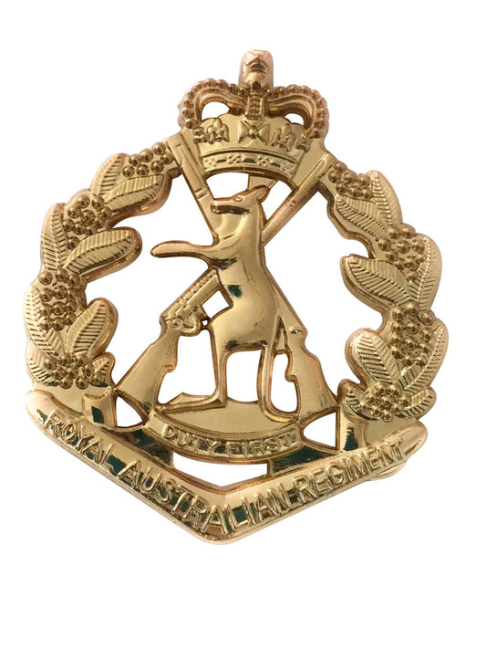 RAR – Royal Australian Regiment Infantry Corps Badge – SKIPPY  Gold coloured badge with two pins on the back to secure it.  Measurements: 4cm x 3.5cm