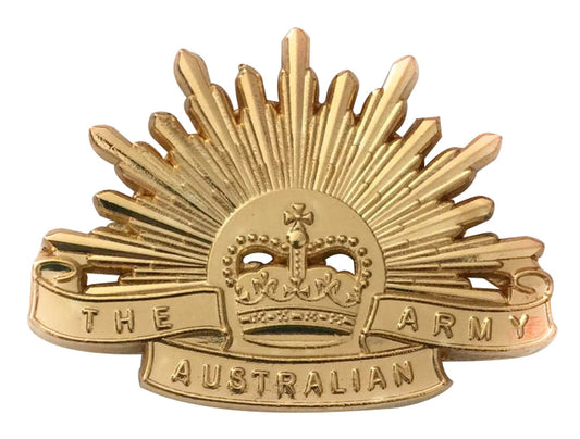 The current style Australian Army Rising Sun with the Queen’s crown.  Pebbled bandeau ‘THE AUSTRALIAN ARMY’ with star burst to rear.  Pin attachment on rear with the correct gold colour finish as issued.  Measurements: 6.5cm x 4.7cm
